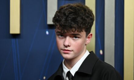 La star de l&rsquo;adolescence Owen Cooper, 15 fait l&rsquo;histoire aux Emmys 2025