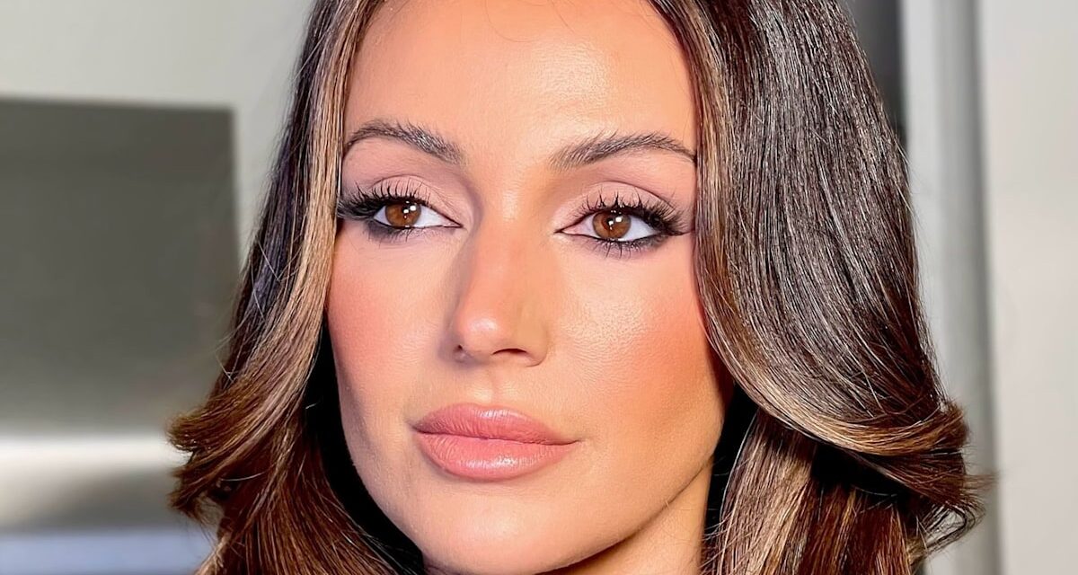 Michelle Keegan Parties pour la belle-sœur de Jess Wright dans la moindre mini-robe