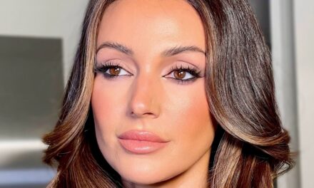 Michelle Keegan Parties pour la belle-sœur de Jess Wright dans la moindre mini-robe