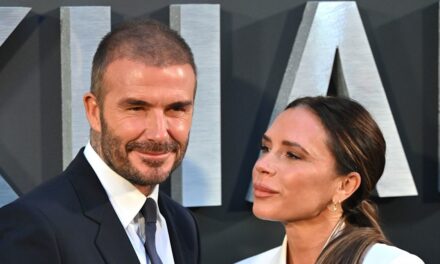 Le moment PDA passionné de Victoria et David Beckham sur la première rangée de PFW a révélé