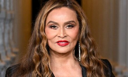 La nouvelle photo de Tina Knowles de petit-fils laisse les fans en disant tous la même chose à propos de son apparence
