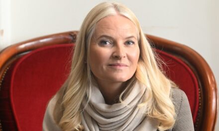 Crown Princess Mette-Marit s&rsquo;exprime après que Palace ait confirmé une pause d&rsquo;un mois