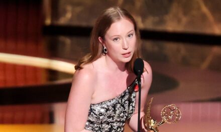 Hannah Einbinder explique le discours d&rsquo;acceptation des Emmys BleepEd: «C&rsquo;est mon obligation»