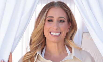 Stacey Salomon laisse les fans sidérés avec une transformation d&rsquo;Halloween 1 mois plus tôt – Watch