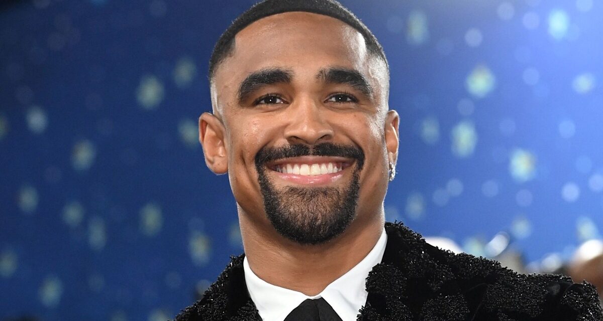 Rencontrez la femme glamour de Jalen Hurts qu&rsquo;il appelle son «rock»