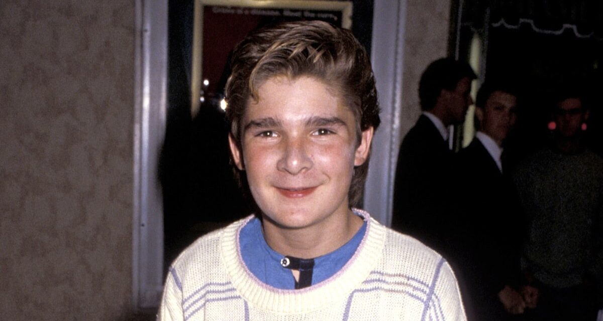 L&rsquo;apparition du nouveau groupe de garçons de Corey Feldman, l&rsquo;icône des années 80, laisse les fans de Goonies stupéfaits alors qu&rsquo;il rejoint DWTS