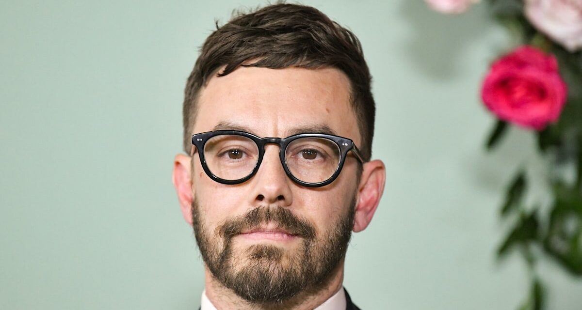 Les célébrités se précipitent vers l&rsquo;ancienne star de la SNL et le membre de Lonely Island avec des messages doux après avoir brisé le bassin de l&rsquo;automne de 20 pieds