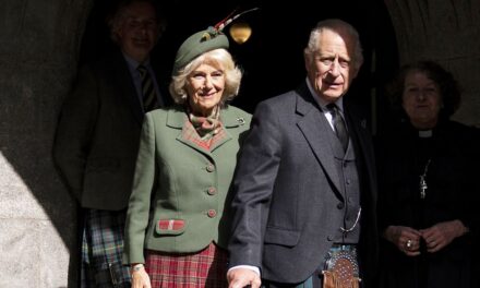 Le roi Charles et la reine Camilla assistent au service religieux à Crathie Kirk pendant la pause balmorale – toutes les photos