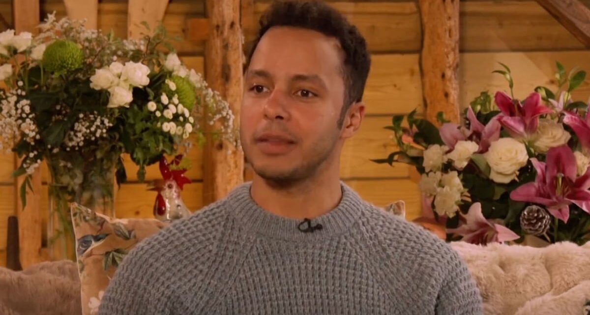 La fille de Will Kirk de l&rsquo;atelier de réparation est tellement «  adulte  » avec de longues nattes et une jupe de ballerine