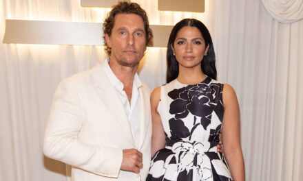Matthew McConaughey révèle un arrangement de sommeil avec sa femme Camila Alves qui garde le mariage en vie