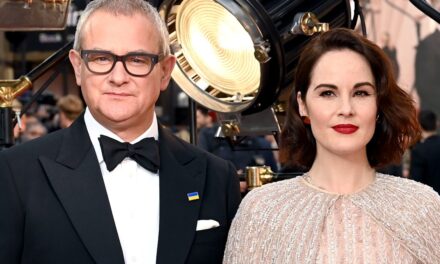 Hugh Bonneville révèle la douce façon dont il a appris sur la grossesse de Downton Michelle Dockery