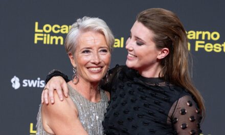 La fille d&rsquo;Emma Thompson est son jumeau en rare apparence de tapis rouge