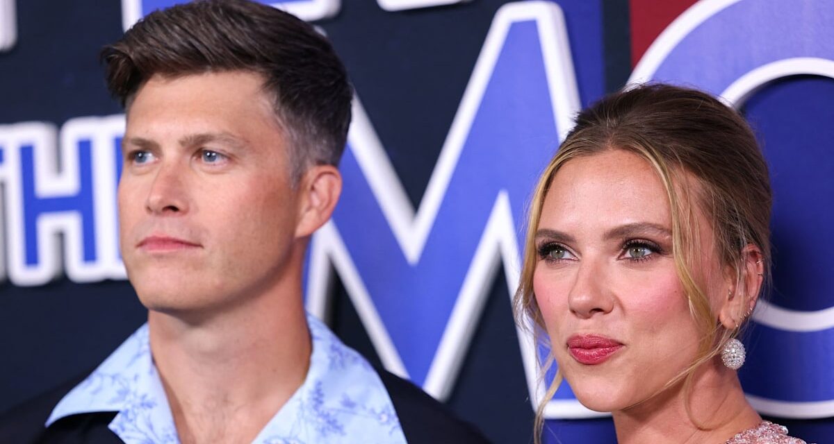 Colin Jost révèle vivement qu&rsquo;il «  vraiment bouleversé  » Scarlett Johansson dans un aperçu de la vie privée