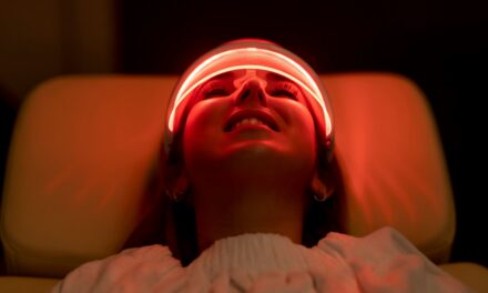 Comment utiliser un masque facial LED pour une peau plus jeune