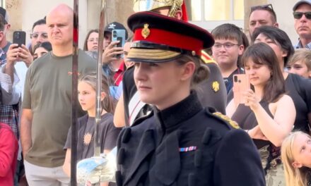 Moment «magique» de la princesse Charlotte avec l&rsquo;officier de l&rsquo;armée immortalisé