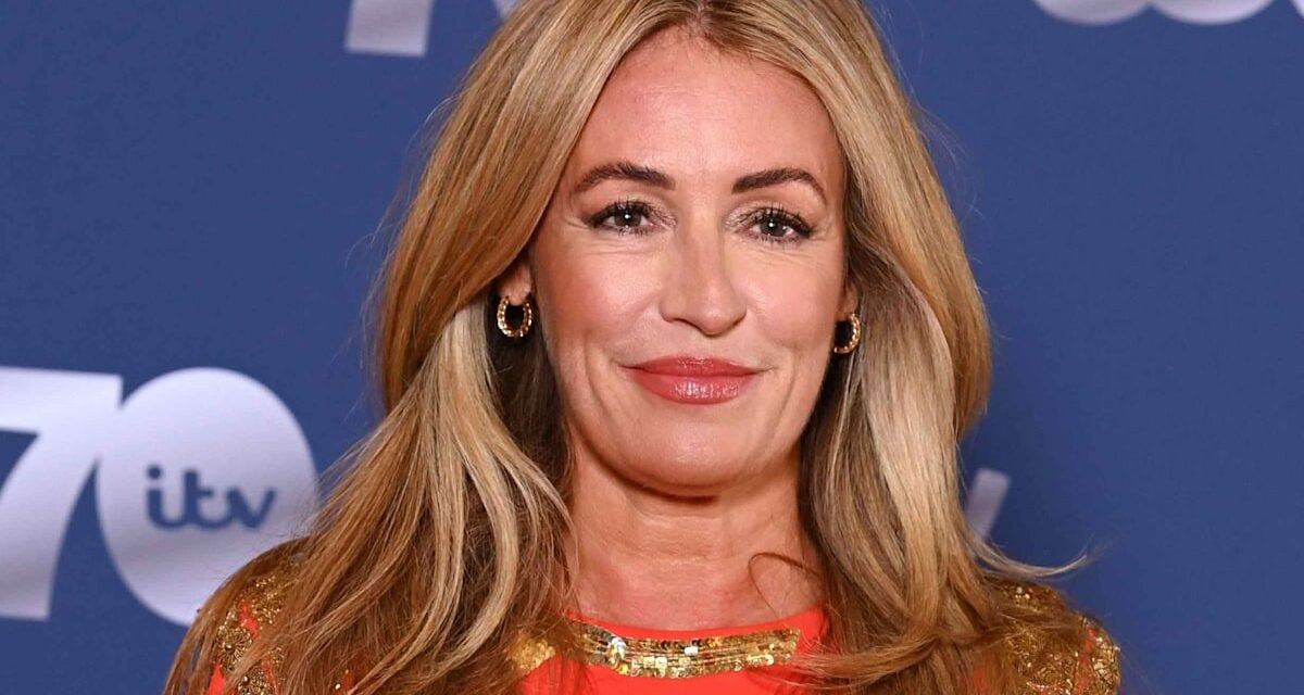 Faites confiance à Cat Deeley pour porter la jupe M&S de la saison – et choquant, il est toujours en stock