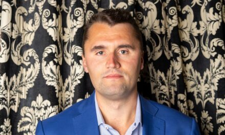 L&rsquo;hôte invité spécial reprenant le podcast pour hommage de Charlie Kirk après sa mort