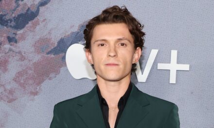 Tom Holland &lsquo;est transporté d&rsquo;urgence à l&rsquo;hôpital&rsquo; après qu&rsquo;un coup de Spider-Man se soit mal tourné