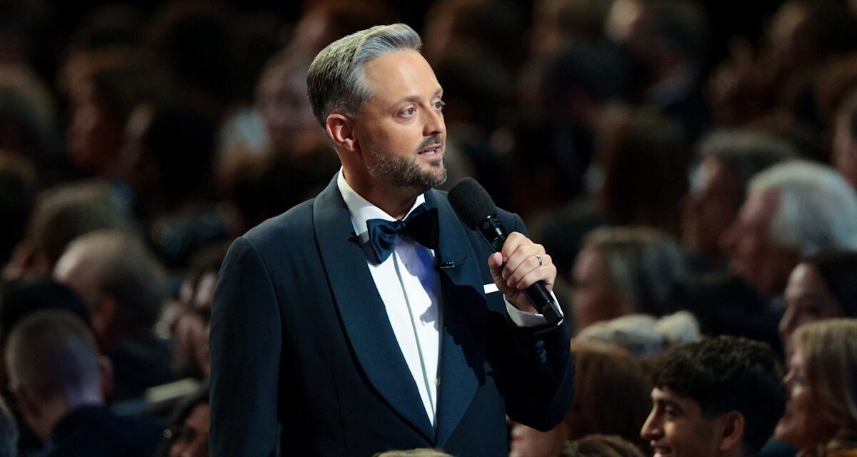 Que signifie les Emmy Emmy Hôte Nate Bargatze de 100 000 $? Voici comment il coupe les discours