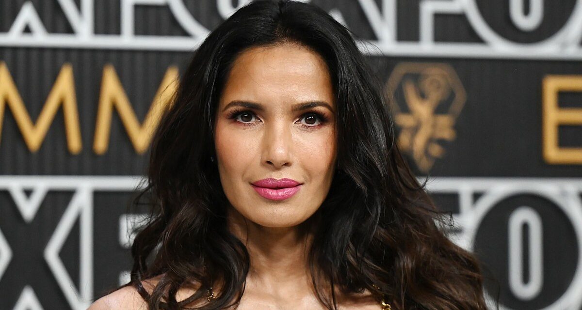 Padma Lakshmi a l&rsquo;air phénoménal en petit bikini de cordes à sonner en 55e anniversaire