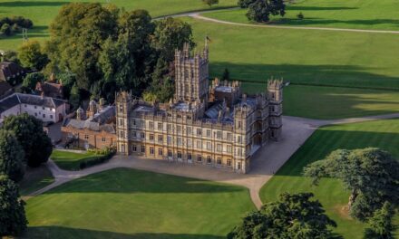 Où est filmé Downton Abbey? Découvrez les emplacements réels – y compris le château de Highclere spectaculaire