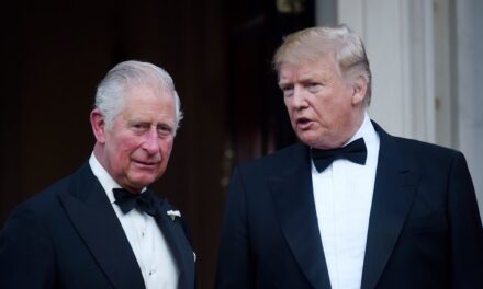 Avertissement à domicile du roi Charles avec un « niveau de menace élevé »