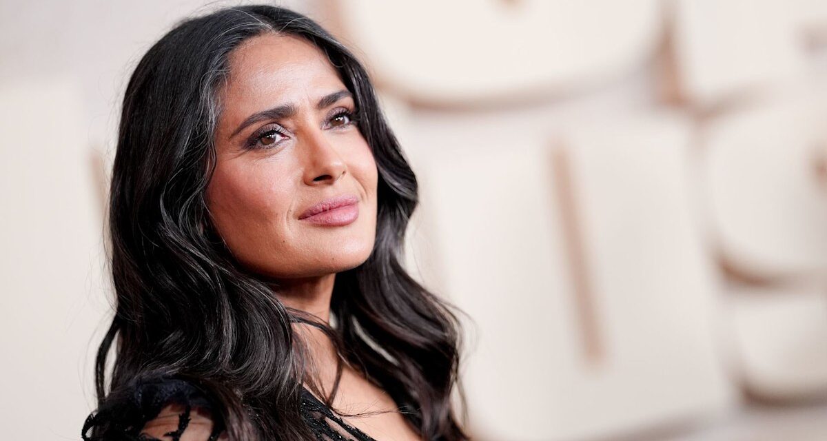 Salma Hayek vient de sortir avec sa coiffure la plus inattendue à ce jour