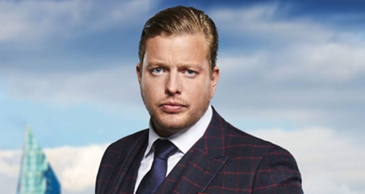 Thomas Skinner s&rsquo;associe à une conférence de presse strictement après l’embauche controversée