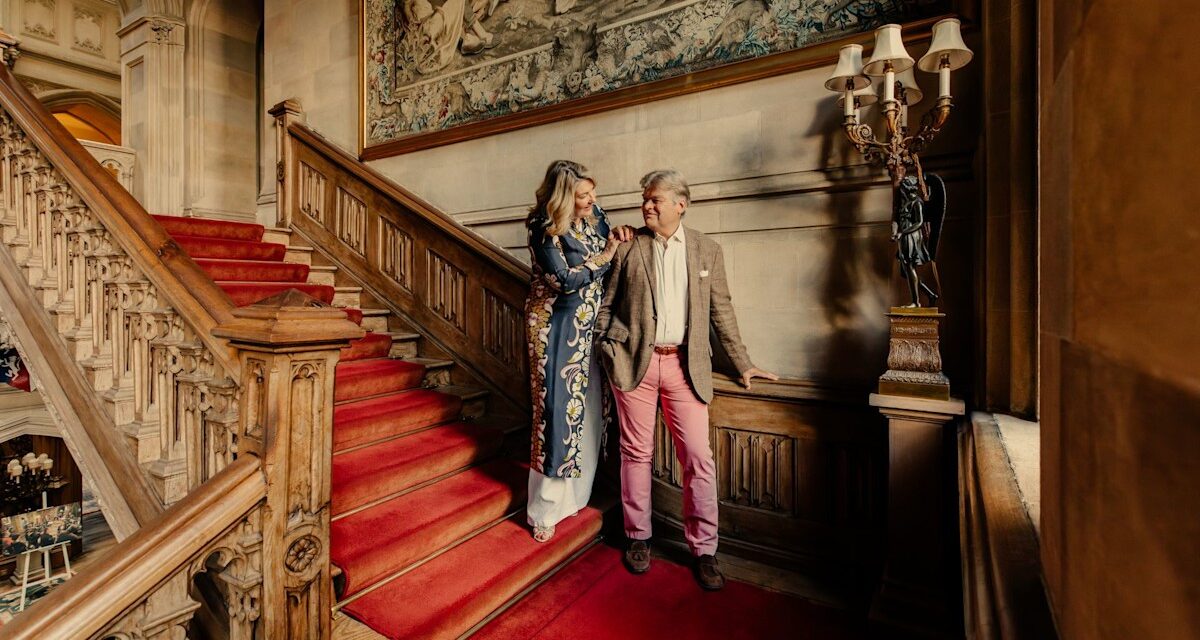 À l&rsquo;intérieur de la vraie abbaye de Downton: Lord et Lady Carnarvon ouvrent les portes de leur spectaculaire château de Highclere à la maison