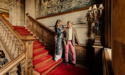 À l&rsquo;intérieur de la vraie abbaye de Downton: Lord et Lady Carnarvon ouvrent les portes de leur spectaculaire château de Highclere à la maison
