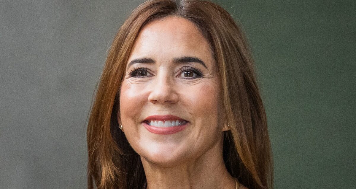 Queen Mary devient sans maquillage après une soirée glamour