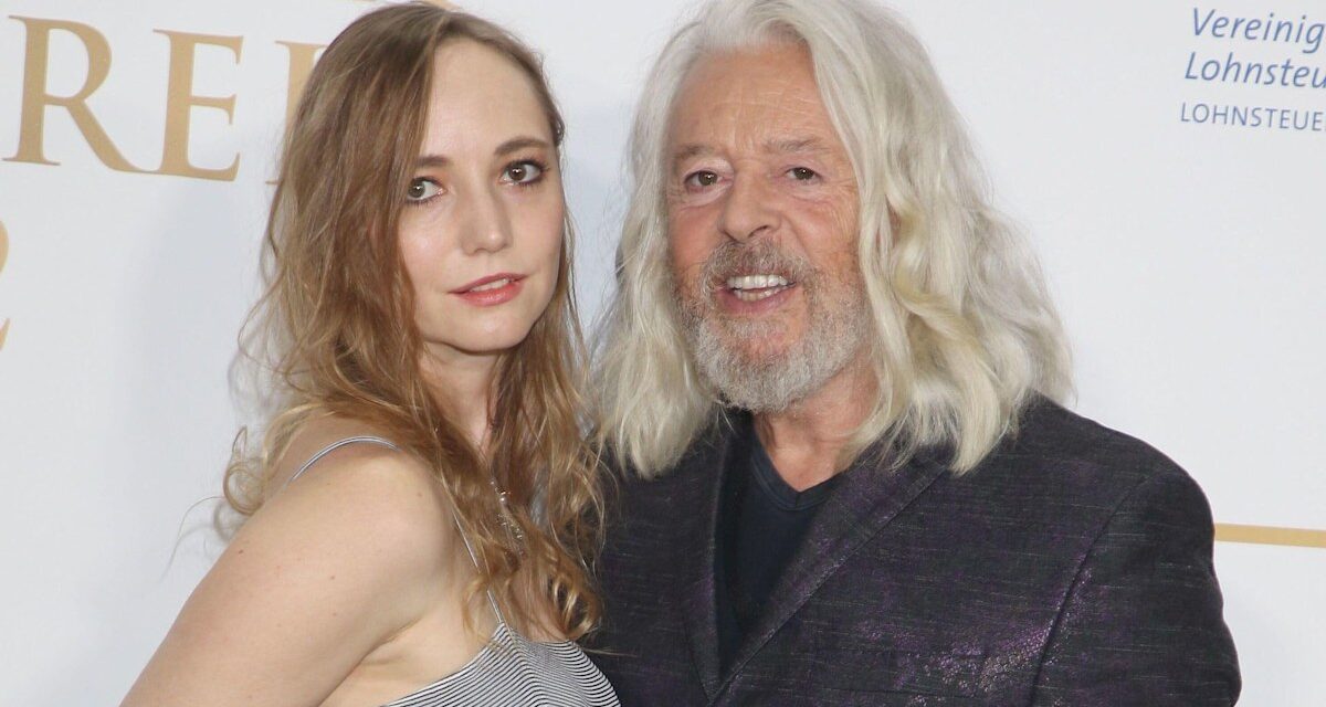 Roland Orzabal, 64 ans, accueille le premier bébé avec sa femme, 38