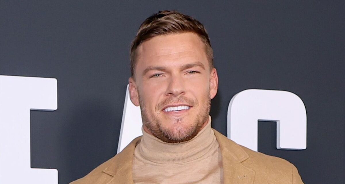 Les tatouages ​​de la star de la star de Reviner Alan Ritchson – y compris ceux dédiés à ses enfants