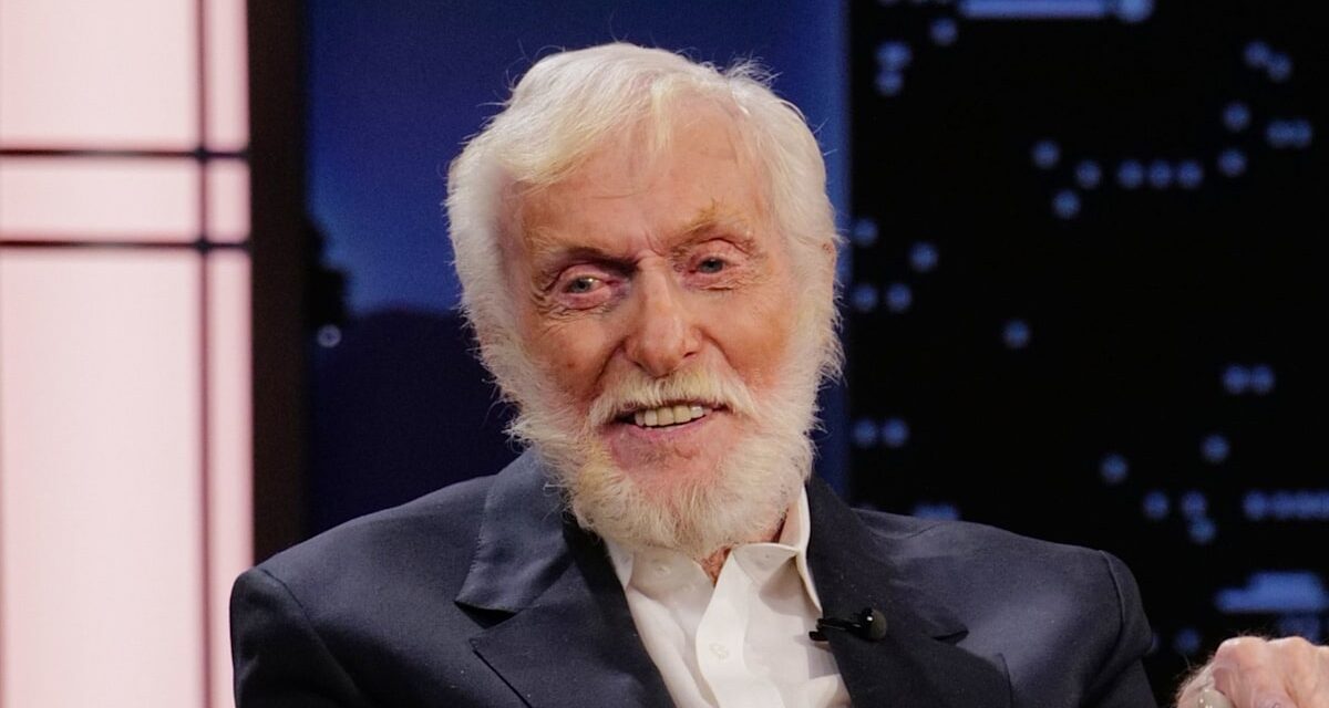 La dernière photo de gym de Dick Van Dyke à 99 montre qu&rsquo;il est toujours de bonne humeur