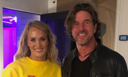 Lisez l&rsquo;hommage émotionnel de Carrie Underwood à l&rsquo;auteur-compositeur Brett James après sa mort «insondable» dans un accident d&rsquo;avion