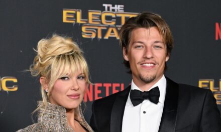 Millie Bobby Brown et Jake Bongiovi célèbrent la jalon de la relation un mois après l&rsquo;adoption révéler