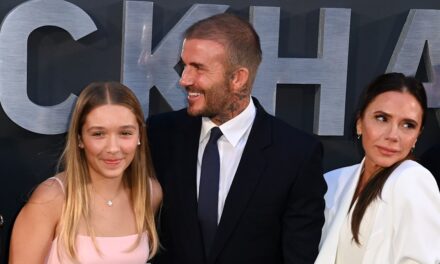 Harper Beckham révèle une étrange habitude de collation dans une maison de 60 millions de livres sterling à Miami avec son père David – regardez