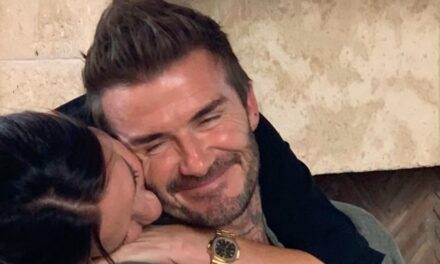 Le matin du matin de Victoria Beckham la garde et David aimée dans la cinquantaine