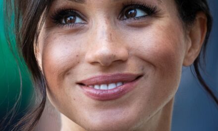 Meghan Markle Wows dans Carolina Herrera Robe sans dos et l&rsquo;héritage de la princesse Diana