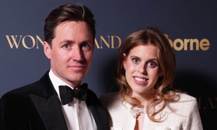 La princesse Béatrice s&rsquo;est préparée pour les célébrations de la famille privée ce week-end