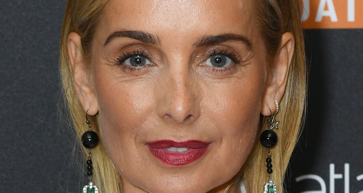 Louise Redknapp nous a fait des études sur la façon de porter une bordeaux de la tête aux pieds dans la cinquantaine