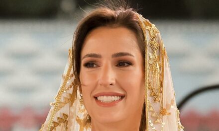 La princesse Rajwa fait ses débuts dans la transformation des cheveux Raven – et a l&rsquo;air incroyable