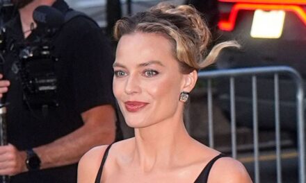 Margot Robbie vient de donner à la tendance «pas de pantalon» la mise à niveau la plus chic