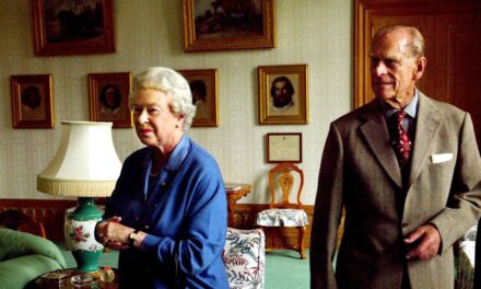 L&rsquo;auteur royal révèle ce qui s&rsquo;est vraiment passé après la fin de la reine a fait la vaisselle à Balmoral