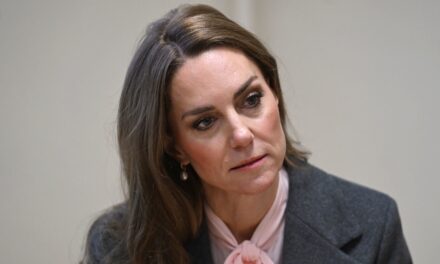Kate Middleton affiche une «compassion» subtile avec un nouveau look soigneusement organisé