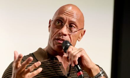 Dwayne Johnson admet qu&rsquo;il a dû «s&rsquo;ouvrir» alors qu&rsquo;il parle du moment qui change la vie