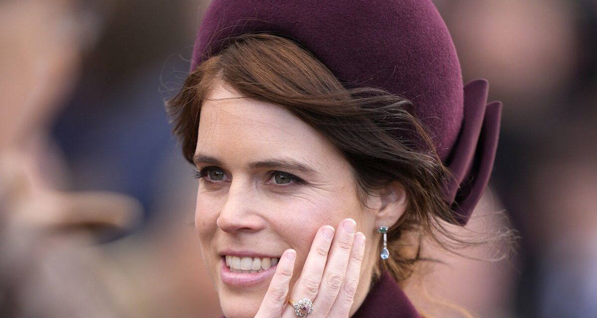 La masterclass de la princesse Eugénie sur la façon de coiffer une jupe en satin est un niveau d&rsquo;expert