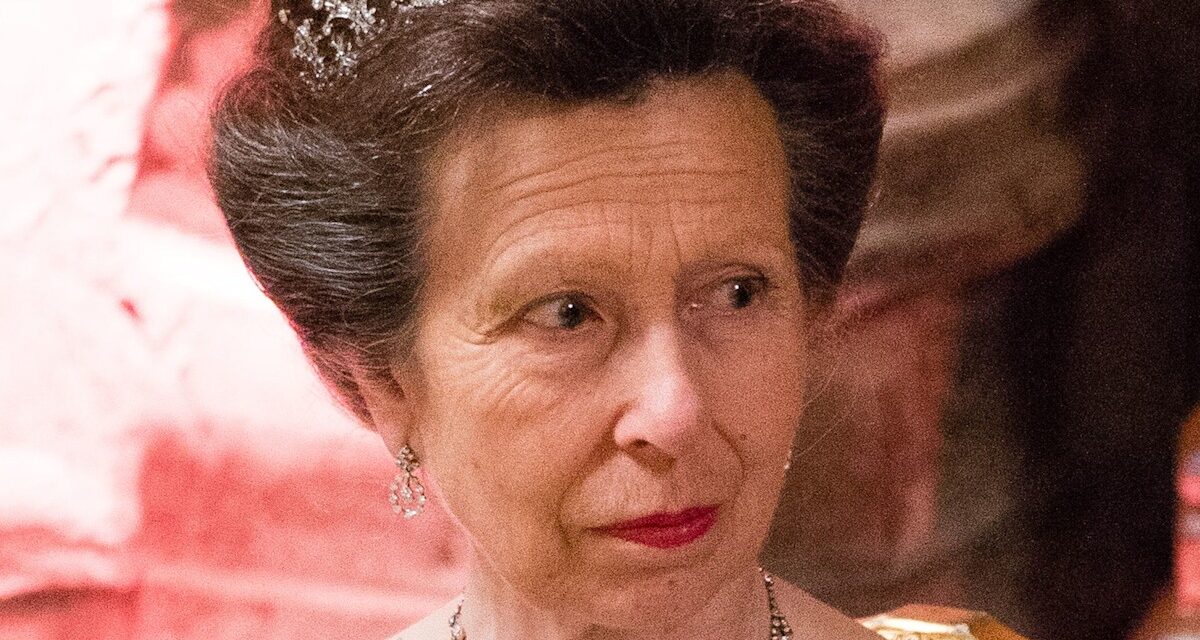 La princesse Anne emprunte le diadème de mariage de l&rsquo;affichage du musée – et vole sous le radar