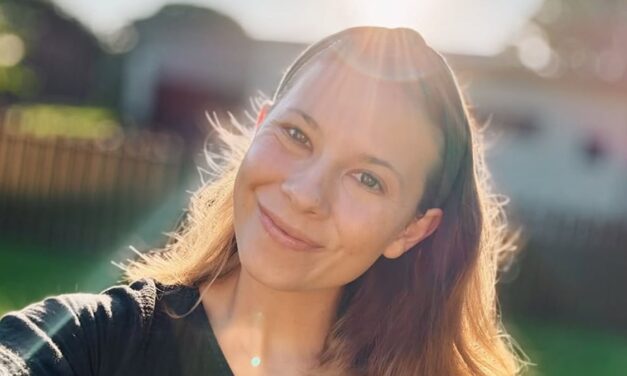 Regarder: Bindi Irwin révèle qu&rsquo;elle a «officiellement» quitté l&rsquo;Australie pour une raison inattendue