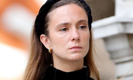 Lady Marina Windsor fait l&rsquo;apparition en solo aux funérailles de grand-mère sans fiancé